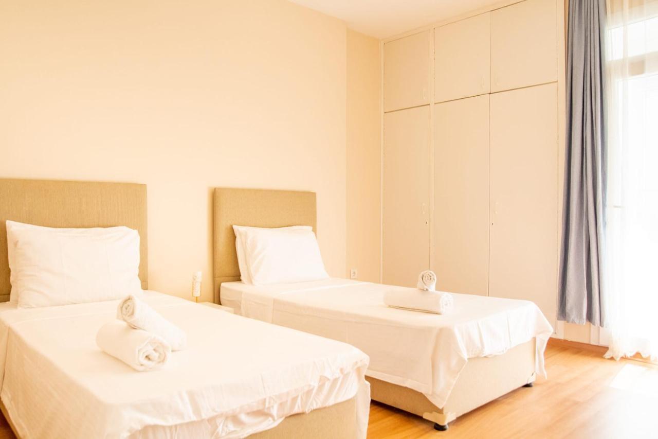 Lovely Flat Near Public Transportation In Izmir Bagian luar foto