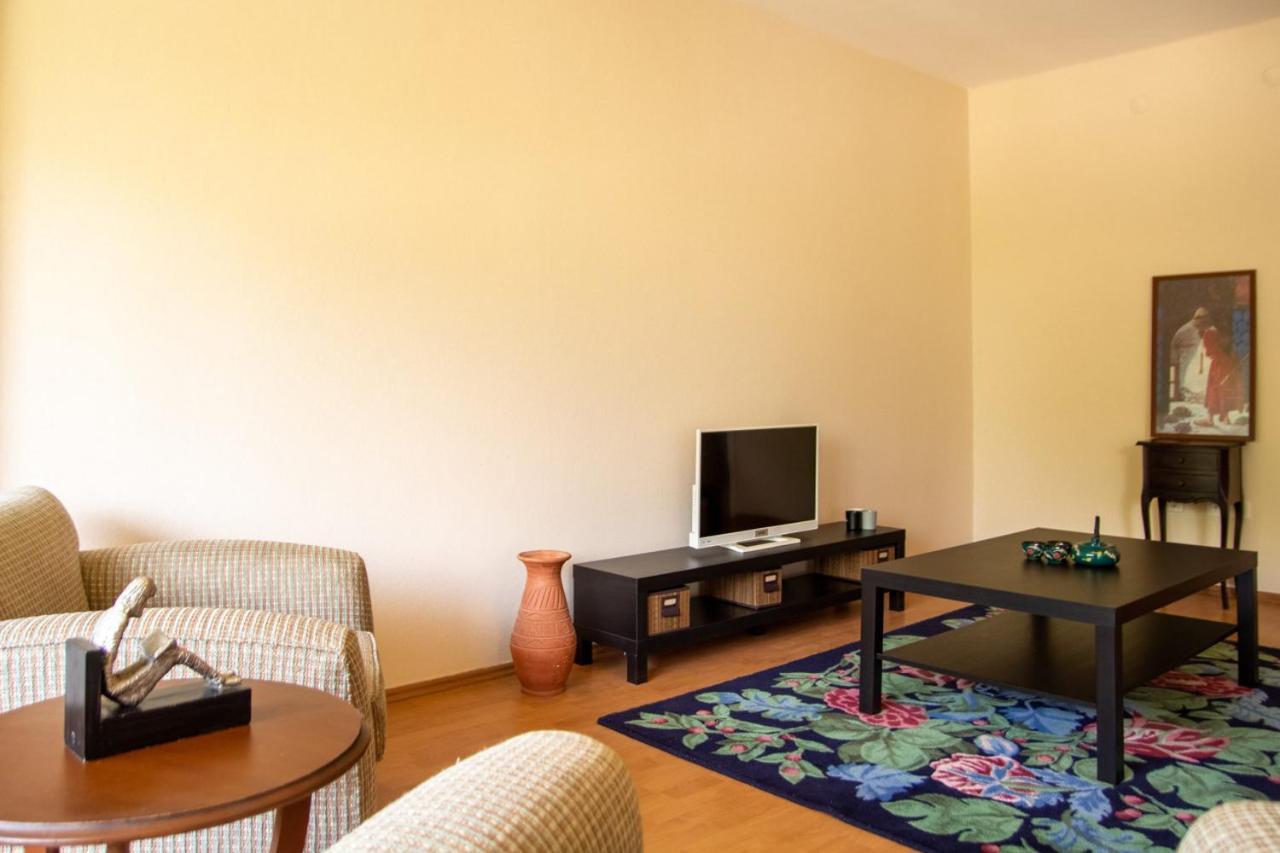 Lovely Flat Near Public Transportation In Izmir Bagian luar foto