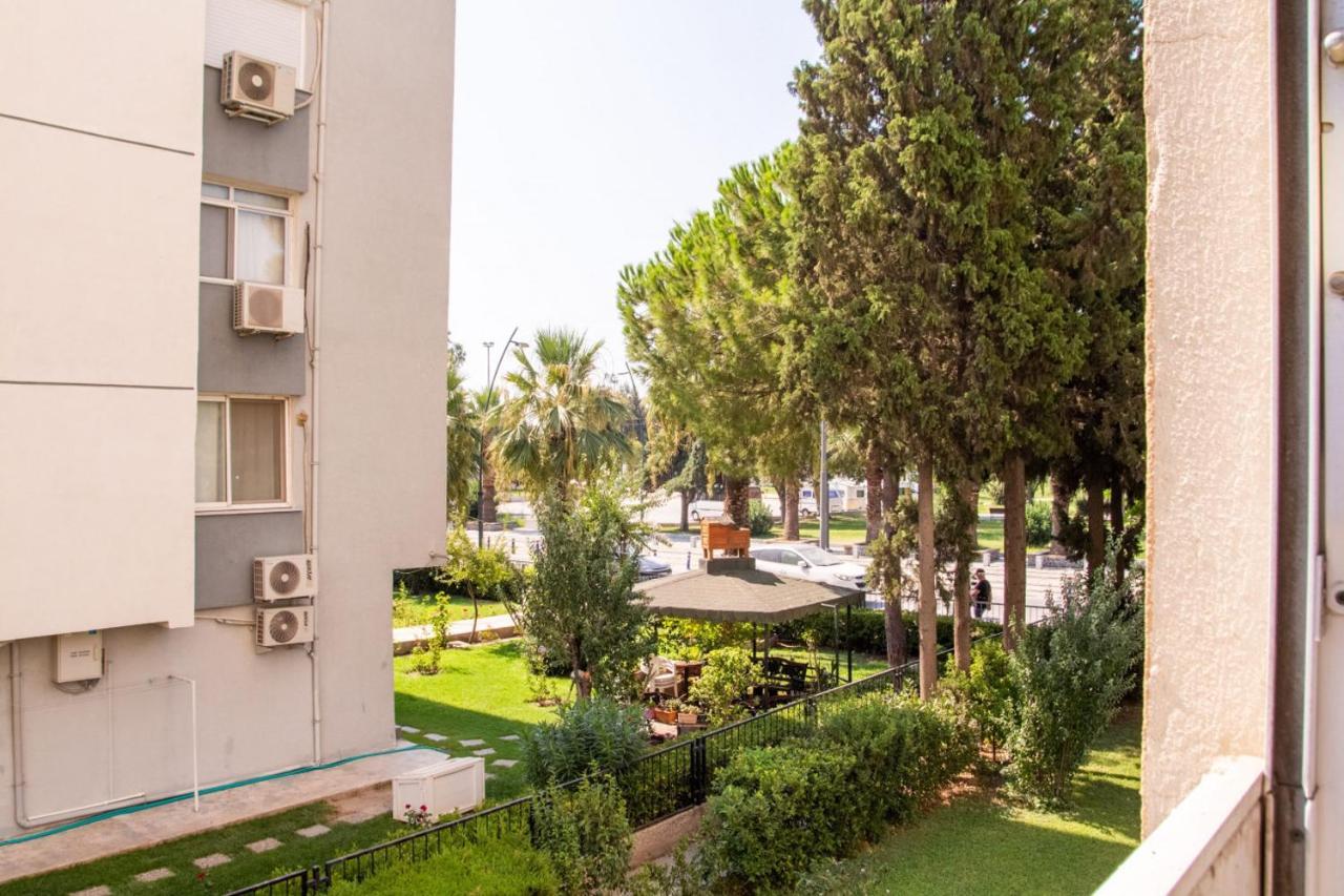 Lovely Flat Near Public Transportation In Izmir Bagian luar foto