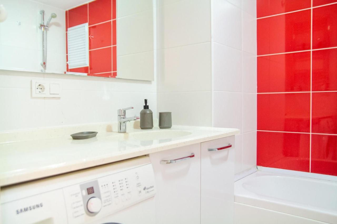 Lovely Flat Near Public Transportation In Izmir Bagian luar foto